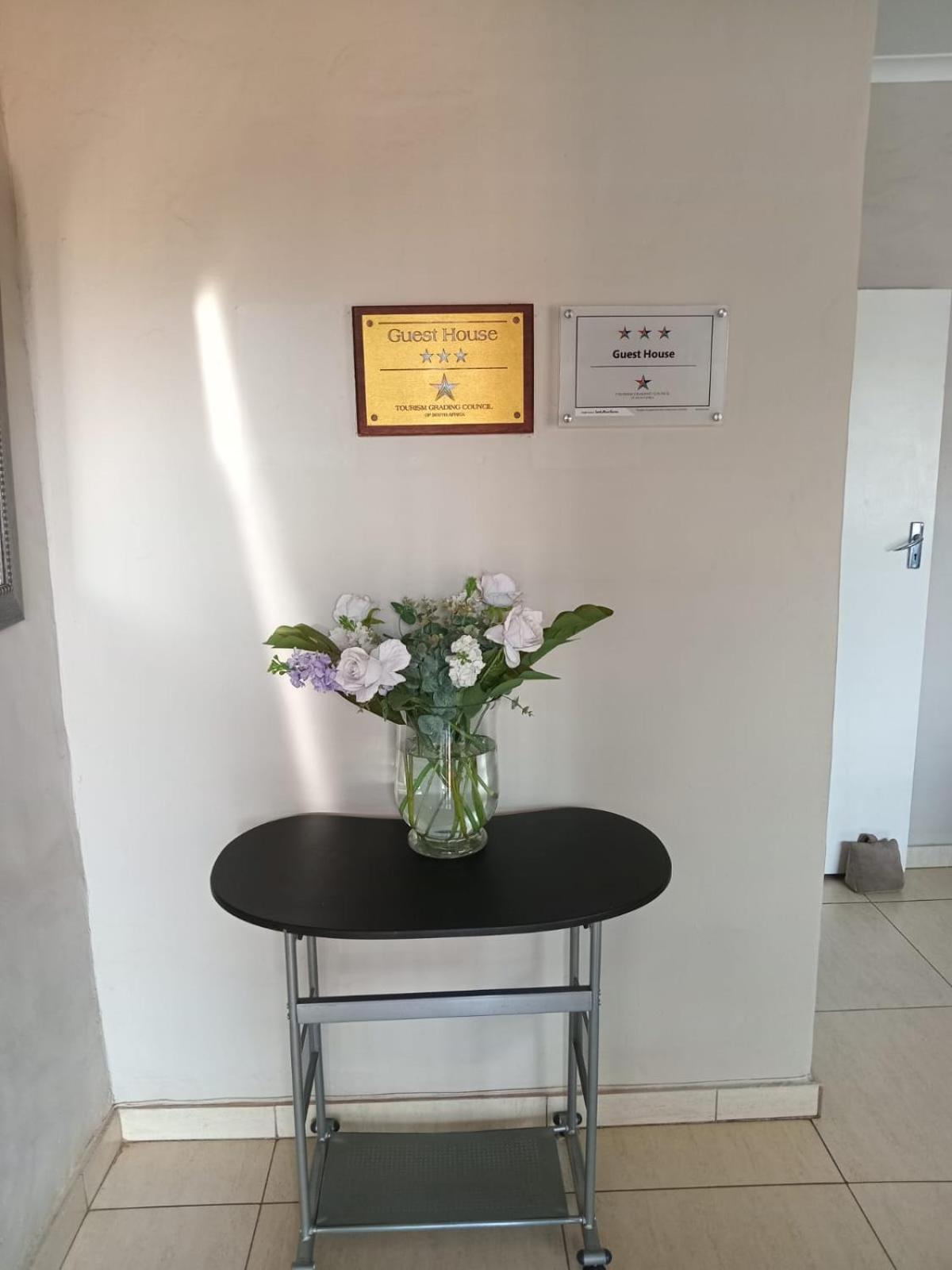 African Kingdom Guest House Boksburg Kültér fotó