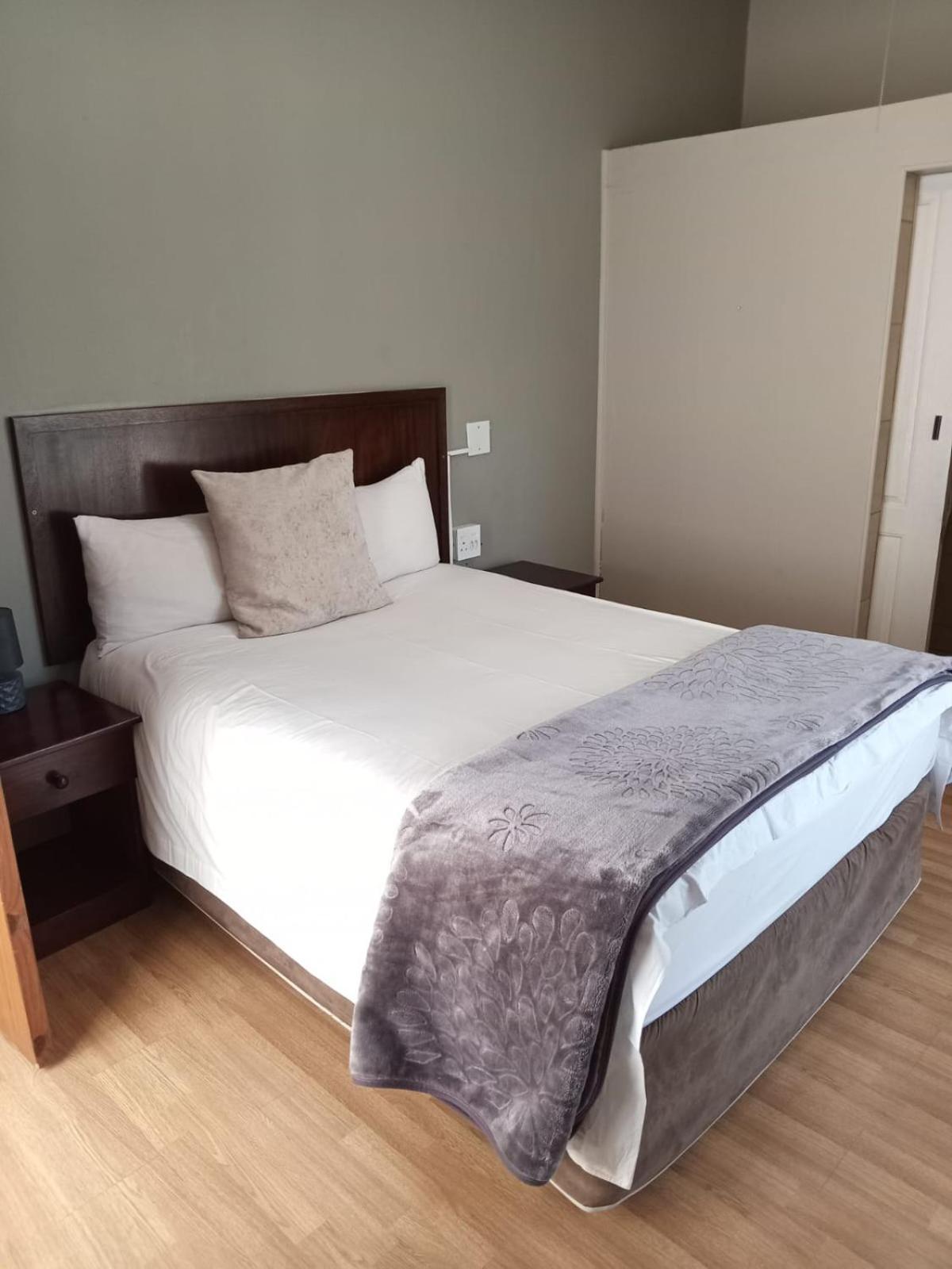 African Kingdom Guest House Boksburg Kültér fotó