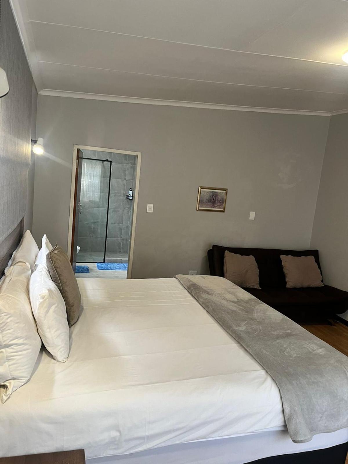 African Kingdom Guest House Boksburg Kültér fotó
