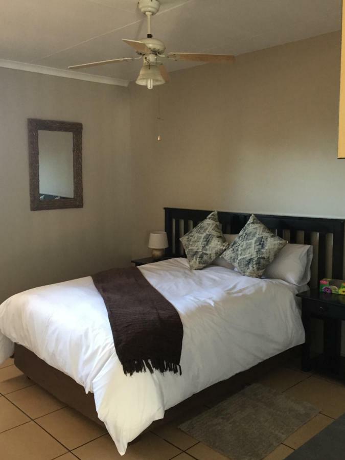 African Kingdom Guest House Boksburg Kültér fotó